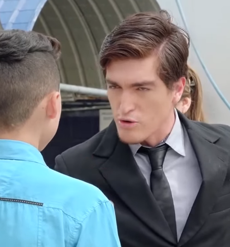 L1101003 Joven millonario humilla lavadora de carros su padre reaccionó así part2