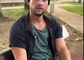 L1201002 Niña malcriad4 le hace berrinche su mamá porque quería juguetes nuevos Linis Florez part2