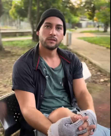 L1201002 Niña malcriad4 le hace berrinche su mamá porque quería juguetes nuevos Linis Florez part2