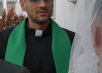 L0601003_1.1K views reactions Madre esconde su hijo en un tanque para que vea lo que le hacen su hermano. Neymar DixonPierre_part2