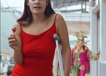 L1401005 Se vistió de payasit4 para poner en evidencia su hija ante su prometido part2