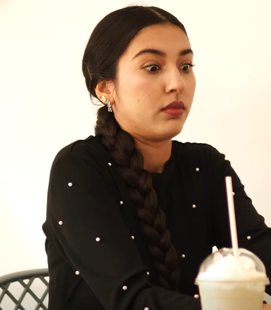 L1601004 Esta presumida pretendia vivir una vida que no podía costear part2