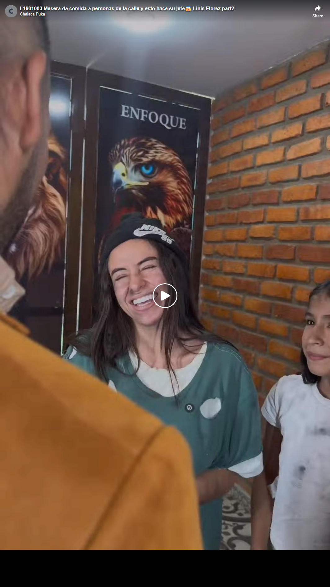 L1901003 Mesera da comida a personas de la calle y esto hace su jefe😱 Linis Florez part2