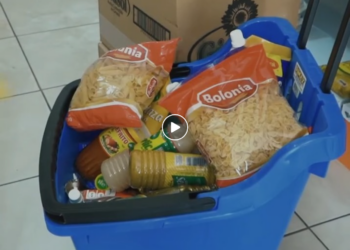 L1701004 Hum!llo un hombre del campo por vender en la calle, hasta que recibió esta gran lección