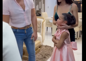 L2001003 Niña siente celos de su hermana y daña su pastel de cumpleaños😱 Linis Florez part2