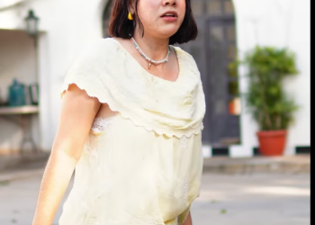 L2001001 Campesina es humillada para sacar la joya del barro