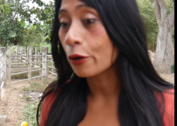 L2101004 Su amante y su esposa lo ponen entre la espada y la pared